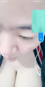 班主任胸前两只大白兔