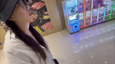 外表清纯眼镜妹，不为人知的母狗一面，一脸淫荡特别反差，后入骑乘狂操口